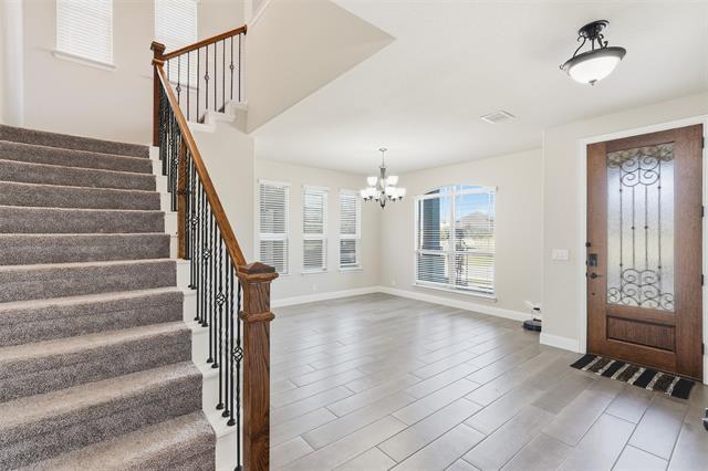 Photo - 1618 Thurlow Trl