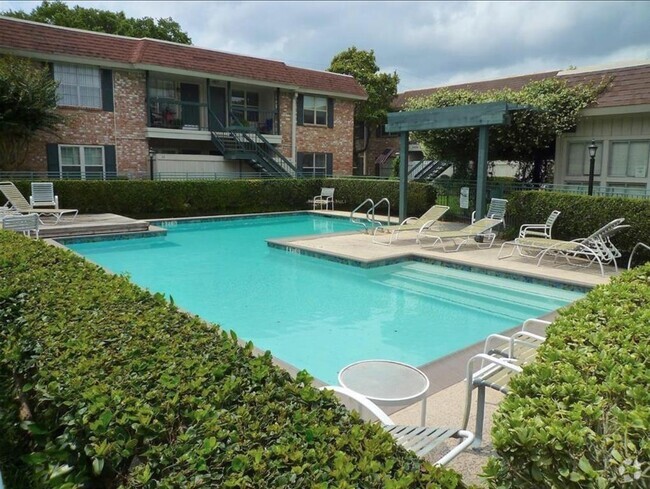Building Photo - 845 Augusta Dr Unit 92 Rental