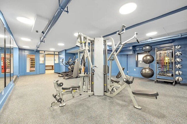 Photo - 240 W 64th St Unidad 4B