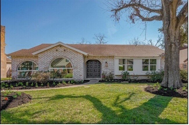 Building Photo - 2306 Parana Dr