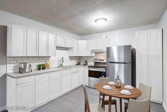 Photo - 8940 Kenwood Dr Apartment Unit 8940 Kenwood Drive 3