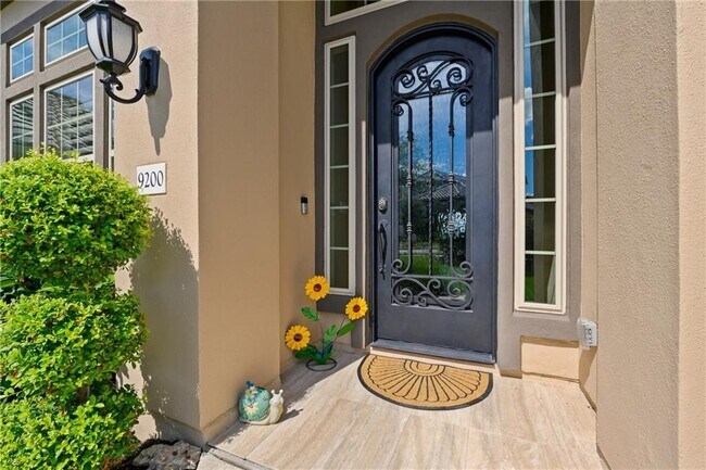 9200 Bayshore Bend