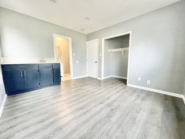 Building Photo - 1403 E 23rd St Unit E Rental