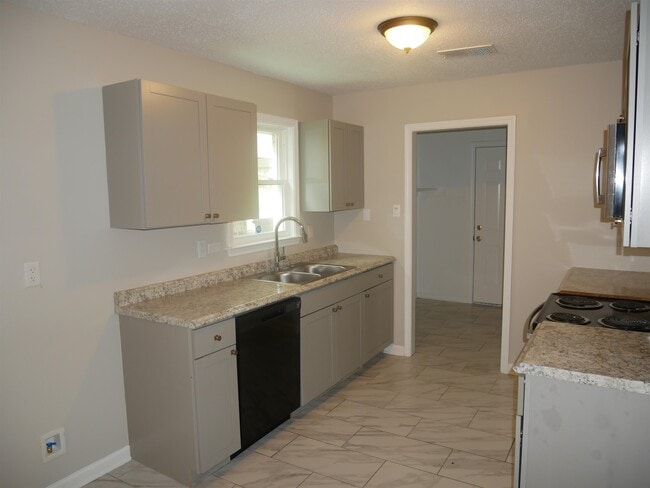 Photo - 4651 Addington Dr