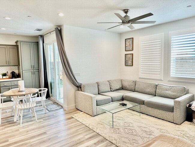 Photo - Gorgeous Riverstone 3/2