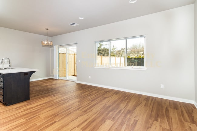 3604-3606 Phantom Way