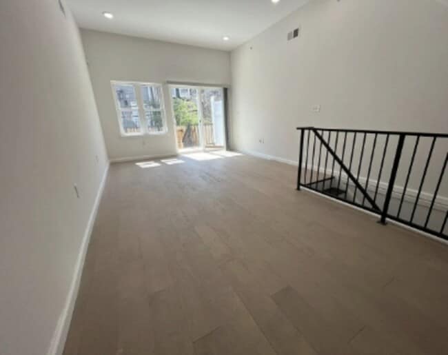 Photo - 2634 Manton St