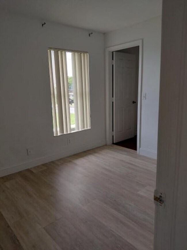 Photo - 647 Latona Ave