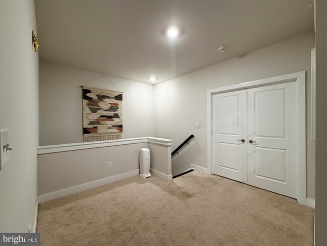 Photo - 16 Lochiel Ln