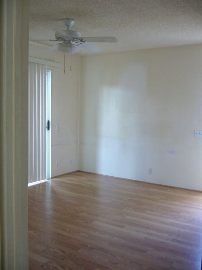 Building Photo - Palm Villas Townhouse (Ewa) Ground floor unit 1, bedroom, 1 bath with 1 parking Avail 11/24