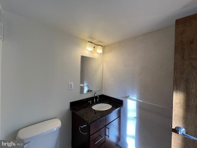 Building Photo - 1201 Fitzwater St Unit 207
