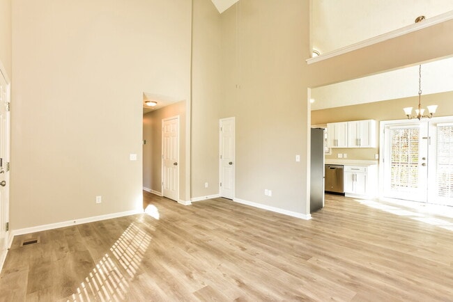 Photo - 1920 Streamfield Ct