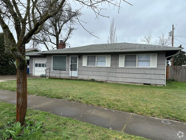 Building Photo - 3 Bedroom 1 Bath Home With New Paint & Blinds