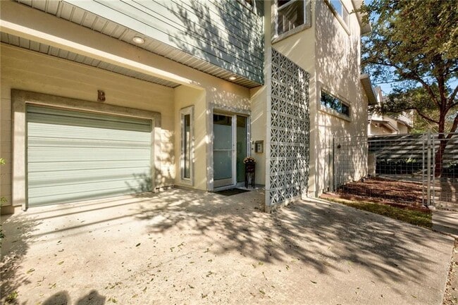 Building Photo - 2700 Cherry Ln Unit B