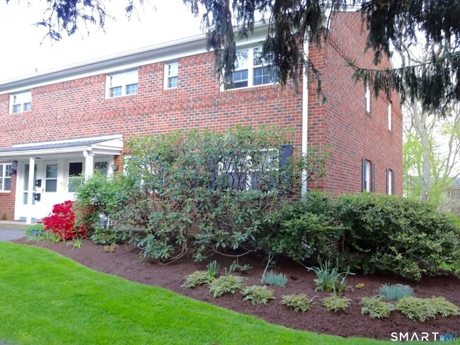 Building Photo - 245 Unquowa Rd Unit APT 57