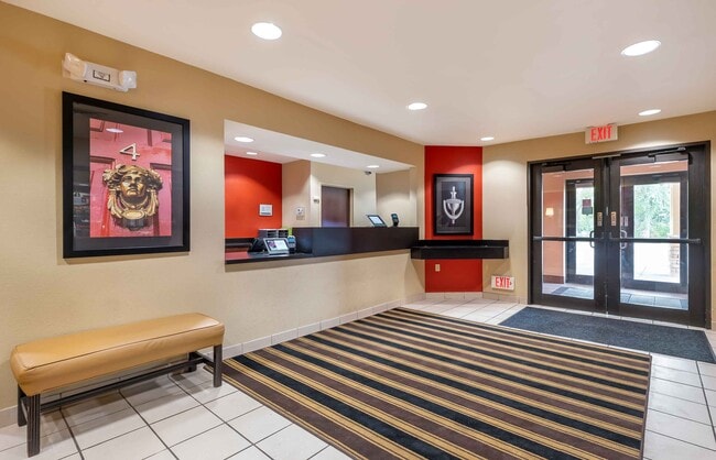 Furnished Studio-Bloomington - Normal
