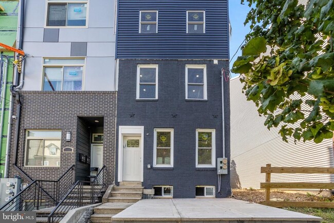 Photo - 2116 N Franklin St Townhome