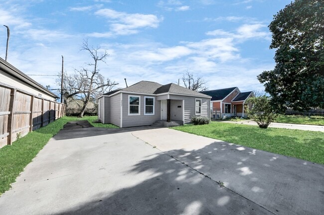 Photo - 3437 Seabrook St