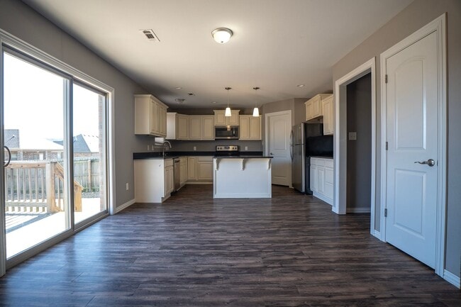 Photo - Stunning 3 bedroom, 2 bathroom Home available in Prairie Grove!