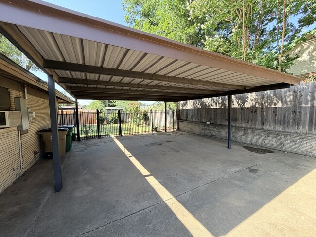 Photo - 2601 Oxford Ave