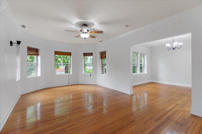 Building Photo - 2 bedroom in Chicago IL 60618 Unit 3 Rental