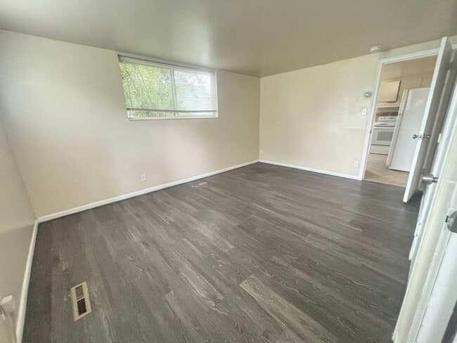 Building Photo - 732-742 W Wasatch St Unit 740