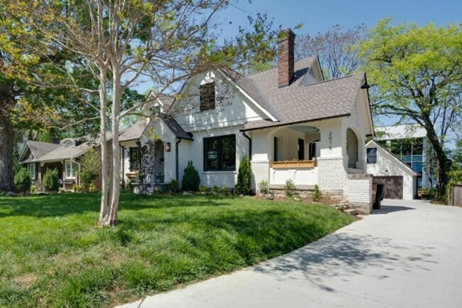 Photo - 2016 Sweetbriar Ave