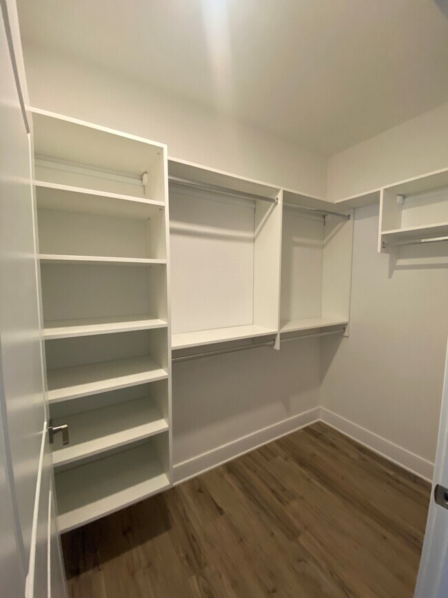 Bright and Airy 2 Bedroom Corner Unit