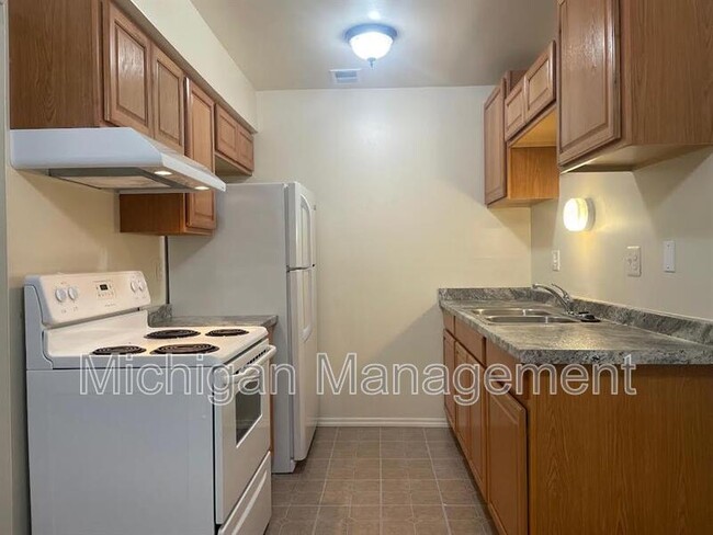 Photo - 885 E Summit St Unit Apt 43