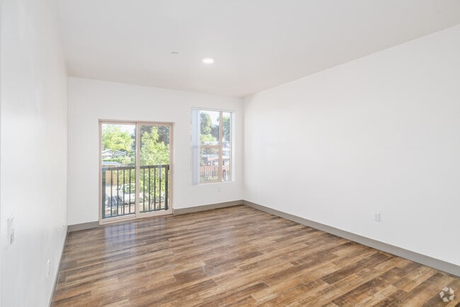 3BR, 2BA - 1,051SF - Living Room - Main St Plaza