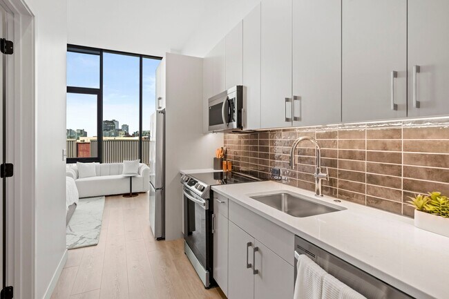 1091 W Van Buren St Unit 14