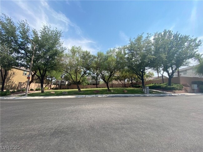 Building Photo - 1317 Woodmore Dr Rental