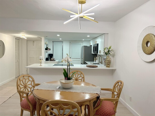 Photo - 3000 N Palm Aire Dr Unit 103