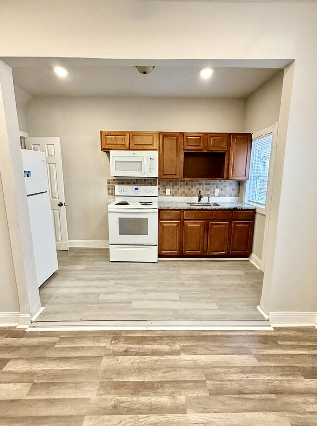 Photo - 5917 Irving St