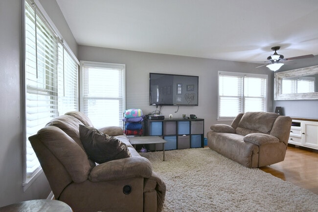 Photo - 7309 N Ottawa Ave