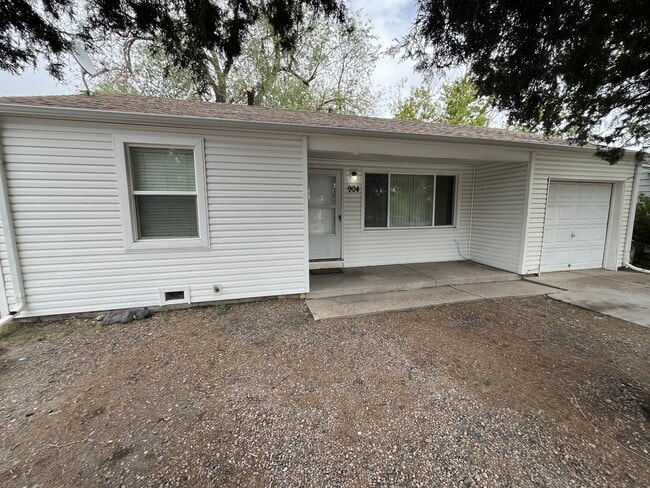 Building Photo - 904 Sheridan Blvd