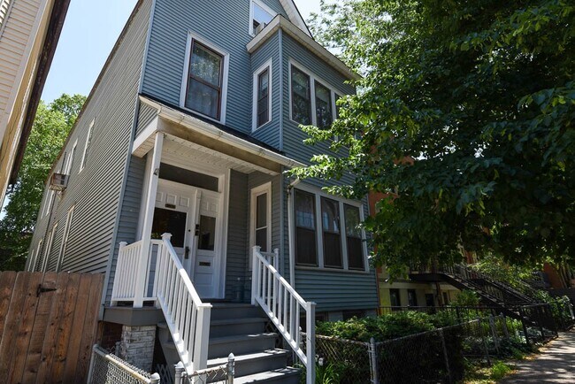 Photo - 2615 N Southport Ave Apartments Unit G04C