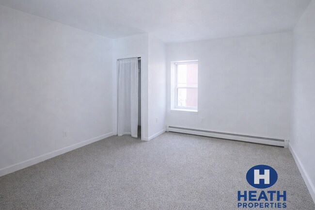 Photo - No brokers Fee, In-Unit Washer and Dryer, Stainless steel Kitchen Appliances