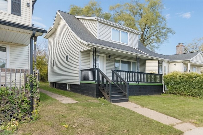 Building Photo - $1200 2 bedroom large home