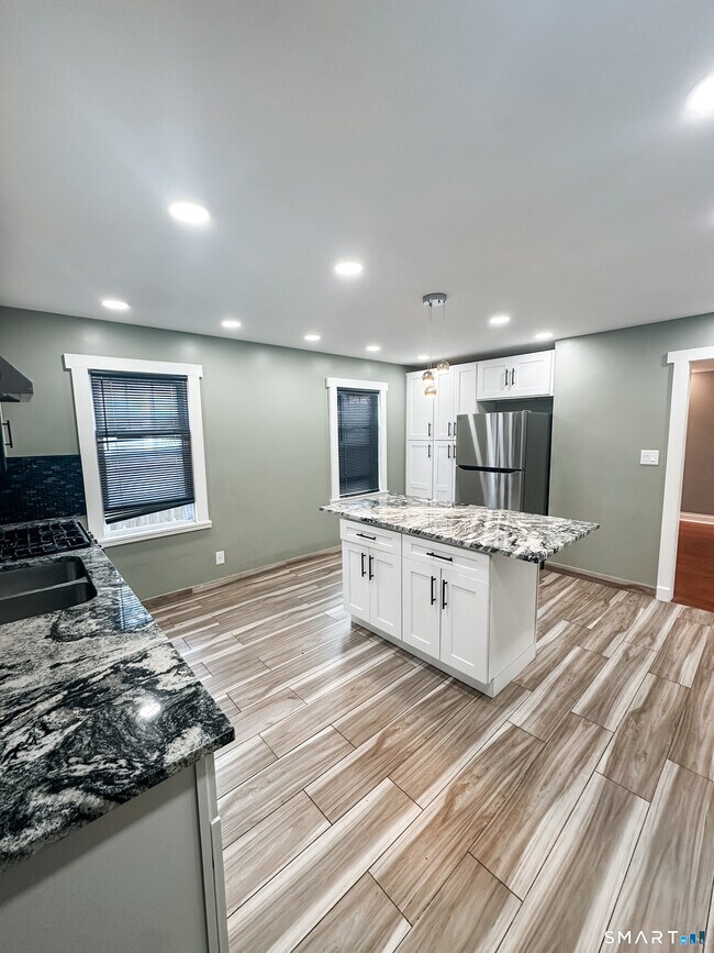 Photo - 264 Wilmot Ave