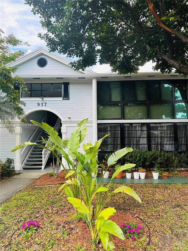 Building Photo - 917 NE 199th St Unit 104 Rental