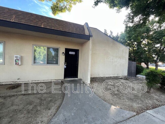 Building Photo - 1324 W Elowin Ave Rental
