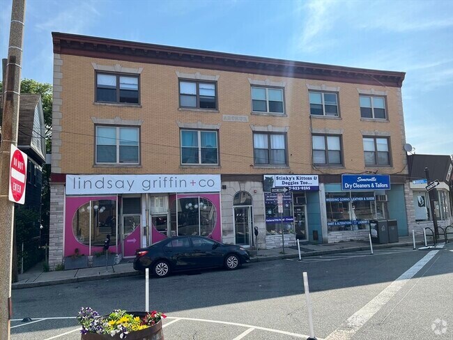Building Photo - 108 Bristol Rd Unit 1 Rental
