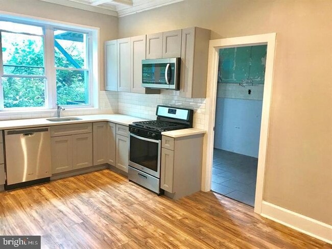 Photo - 4933 Chestnut St