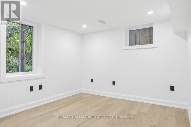 Photo - 1885 Kingston Rd
