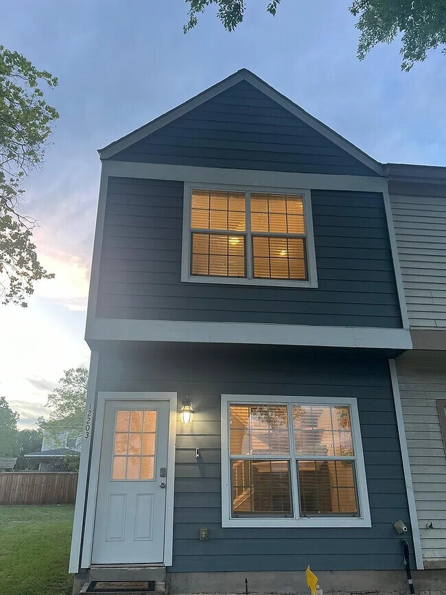 Room in Townhome on Magnolia Blossom St