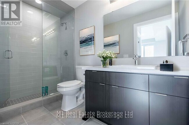 Photo - 73 Arthur St S Unit 702