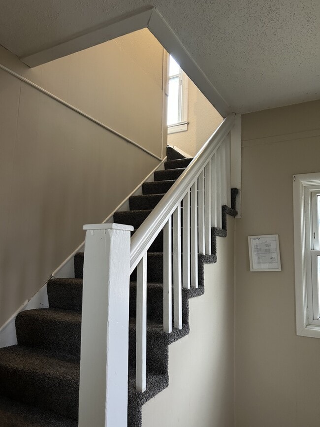 Photo - 701 9th Ave N