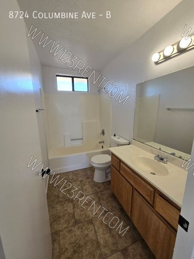 Photo - 8724 Columbine Ave Unit B