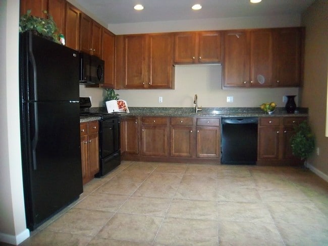 Kitchen - Fernwood Court Apartments